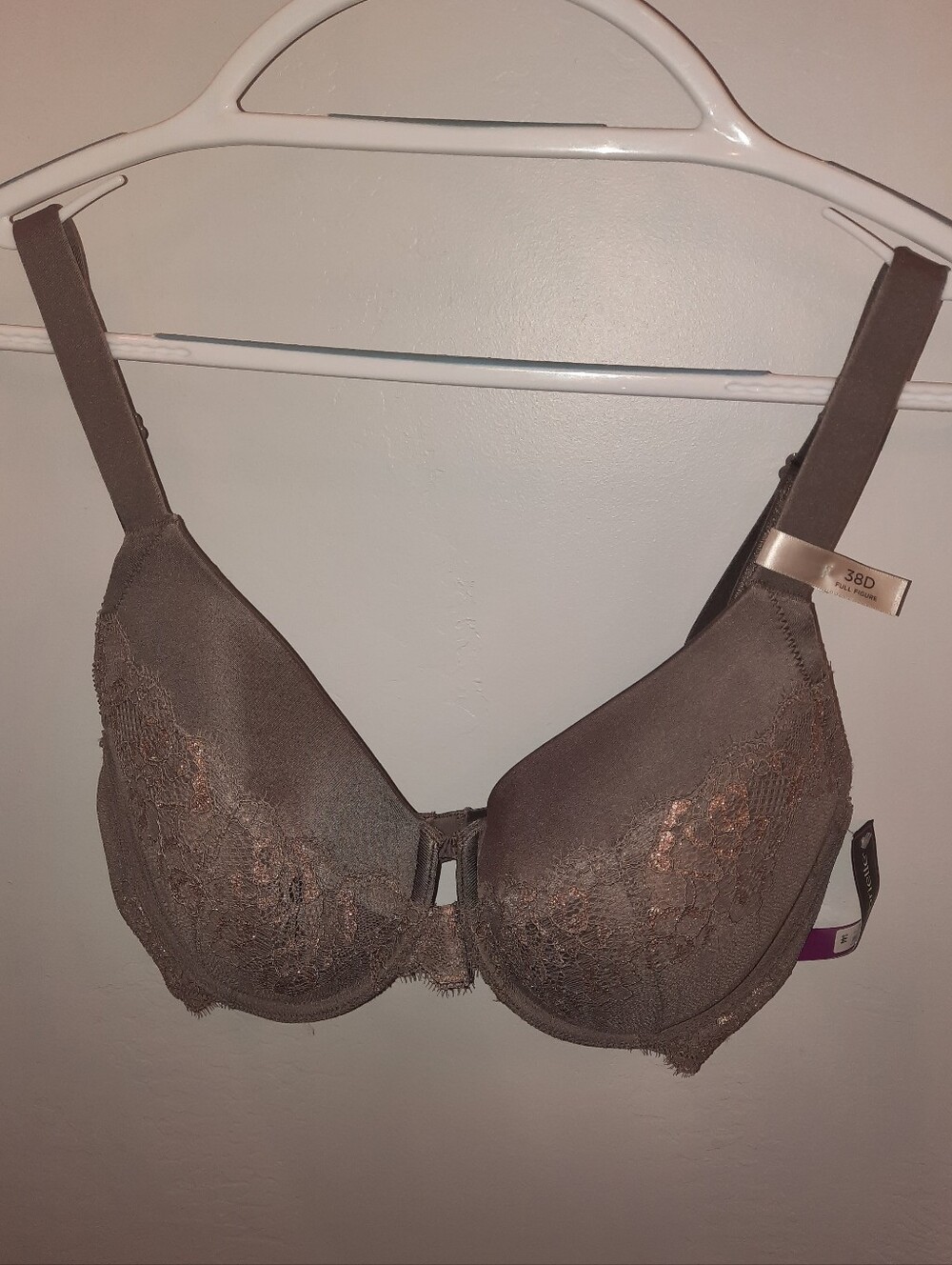 NWT jcpenney Gray Lace With Metallic Rose Details Full Coverage Bra 38D